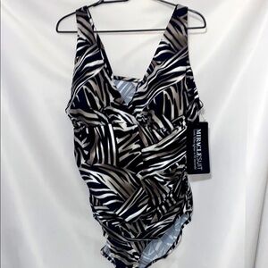 NEW WITH TAG Miraclesuit SIZE 22W Black and White Zebra Bodysuit  BUILT IN BRA